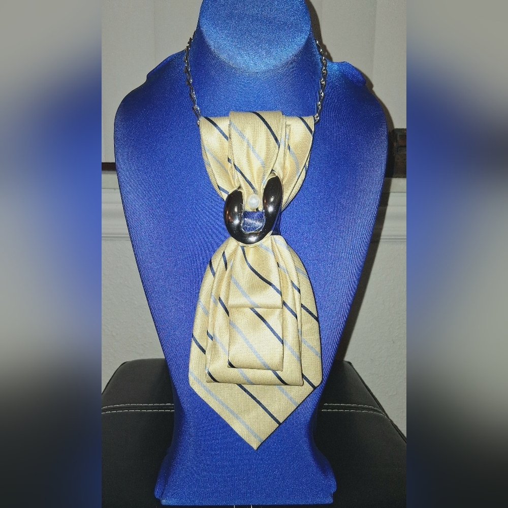 👔 IT'S A SALE!! DEBONAIR TIE NECKLACE 👔